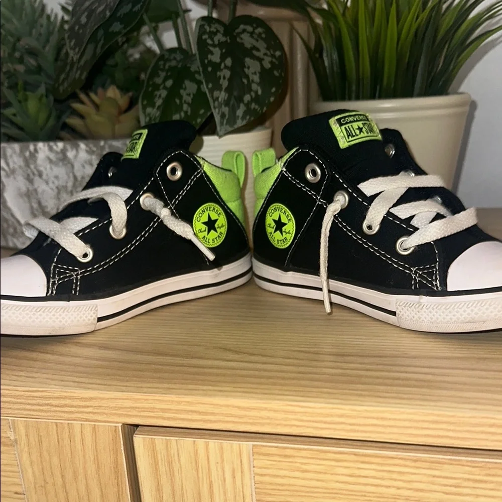 Converse Kids Black and Neon Green Sneakers - size 9 - excellent condition! - Picture 3 of 6